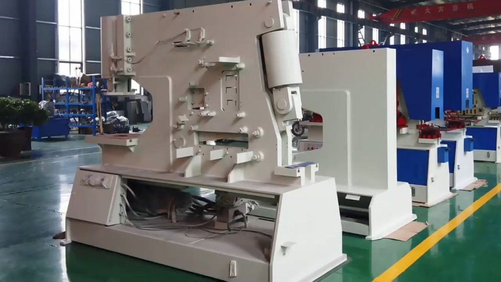 Metal Sheet Automatic Ironworker Shearing And Punching Machine RAYMAX